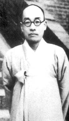 위당 정인보. 일제강점기 조선총독의 ‘낙랑=평양설’에 맞서 ‘낙랑=요동설’을 주장했다. 정인보가 6·25전쟁 때 납북되지 않았다면 한국 사학계가 지금처럼 ‘낙랑=평양설’을 정설이라고 우기지는 못했을 것이다.