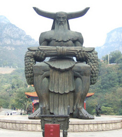 중국 최대 민족 한족을 제외한 이민족을 상징하는 신으로 통용되는 염제신농씨의 상.