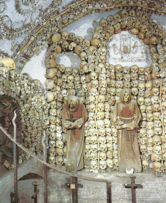 ‘해골의 사원’으로 불리는 이탈리아 로마의 산타 마리아 델라 콘체치오네 성당의 해골들.