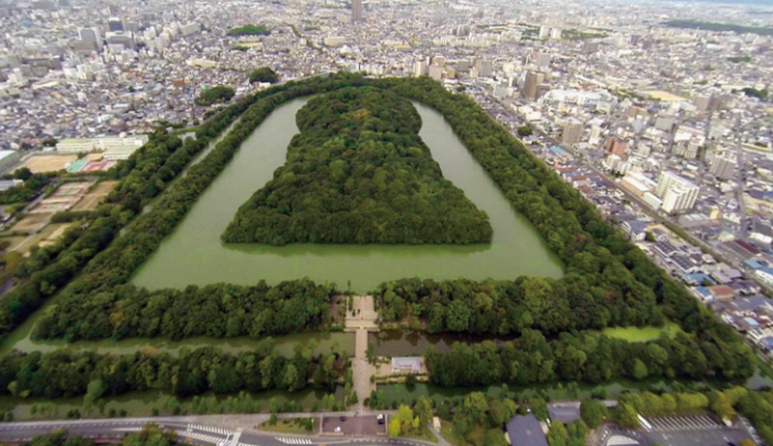 전방후원형 고분의 대표적인 인덕천황능 /위키피디아