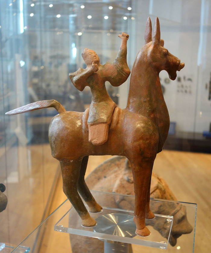 활을 쏘는 흉노병의 기마상 (BC 50~ AC 50년경 추정) /위키피디아