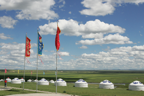 훌룬부이르 몽골 초원은 물과 목초가 풍부한 곳이다. 동명성왕으로 추정되는 고올리 칸, 칭기즈칸과 발해 공주 이야기 등의 무대이기도 한다. <김문석 기자>